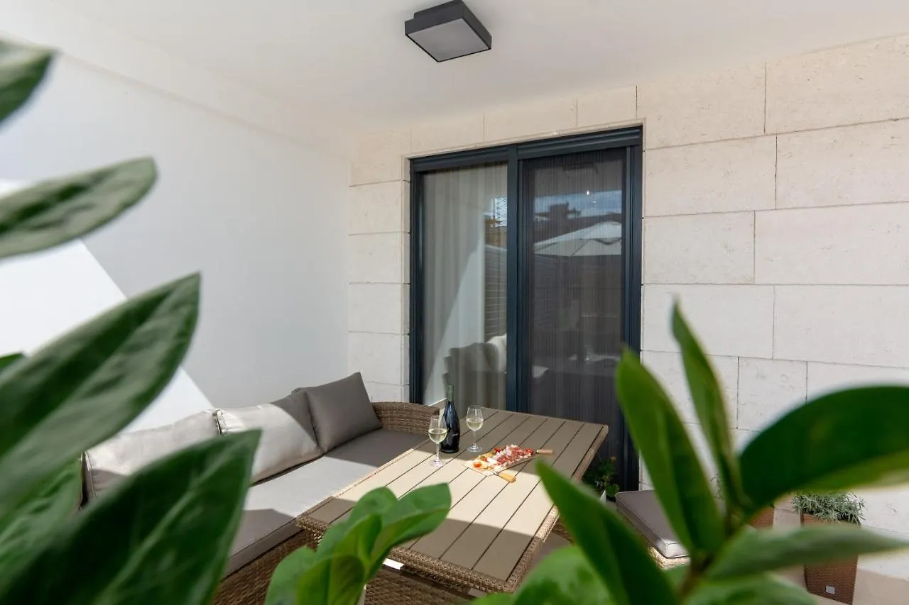 Tea Luxury Apartment Zadar 0*,